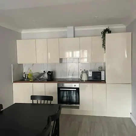 Stylish 2 Bedroom Flat In Apartament Dublin