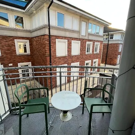 Stylish 2 Bedroom Flat In Dublin
