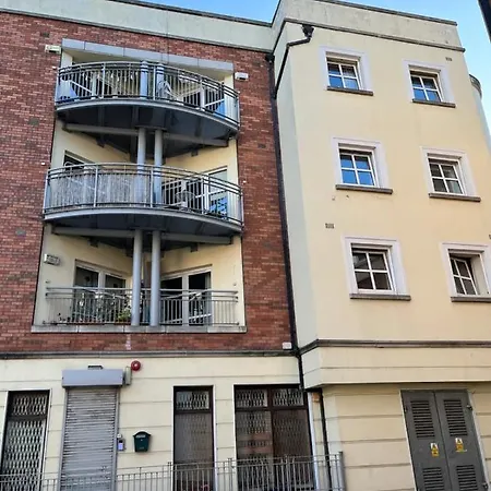 Stylish 2 Bedroom Flat In Apartament